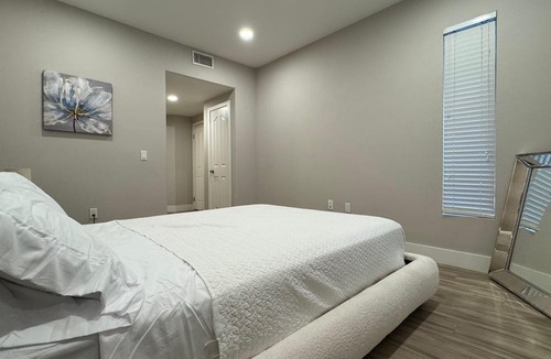 Beverly Hills Apartment | Modern 2BD Next to The Grove
