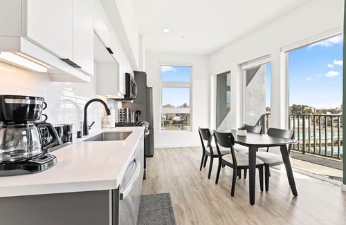 Downtown Los Angeles Apartment | SkyLoft Oasis Stunning DTLA Views & Modern Comfort