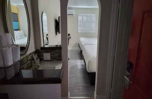 Victorville Apartment | King Bed|Smk|Victorville CA