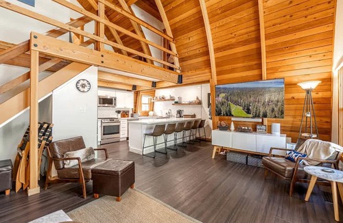 Incline Village Cabin | Stunning Canoe-Frame Cabin with Private Hot Tub near Lake Tahoe Beaches in Incline Village, Nevada