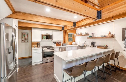 Incline Village Cabin | Stunning Canoe-Frame Cabin with Private Hot Tub near Lake Tahoe Beaches in Incline Village, Nevada