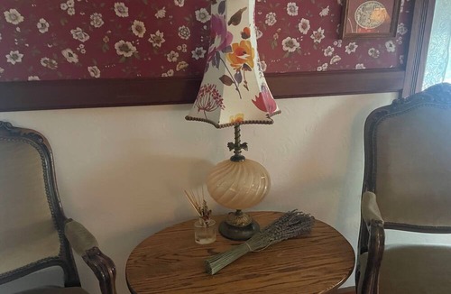 Dorrington Bed & Breakfast | Charming Historic B&B Room in Downtown Dorrington