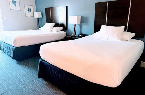 Old Towne Hotel | Two Queen Balcony Stay Near Seal Beach Pier, Food Tours and Breakfast Included