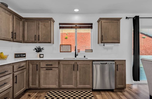 Banning House | Tranquil 3-bedroom house with AC in charming Banning, our Modern Oasis