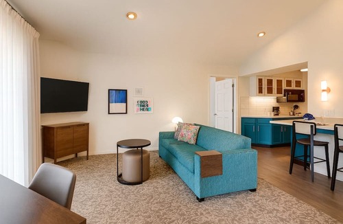 Sunnyvale Hotel | Better Choice for your Vacation! THREE Relaxing 2BR Suites, Swimming Pool!