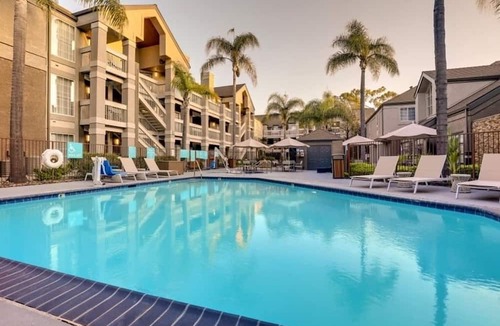Sunnyvale Hotel | 3 Cozy Rooms w/Coffee Maker, Microwave, & Complimentary Breakfast!