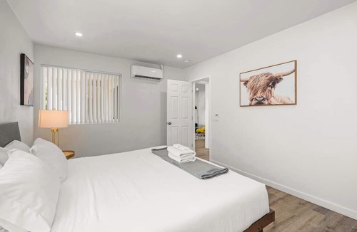 Altadena Apartment | Modern Family Getaway w/Spacious Living Areas #4