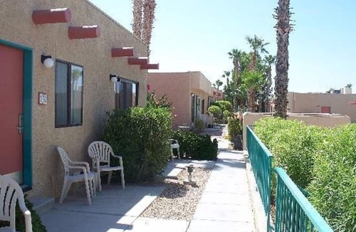 Lake Havasu City Apartment | Lake Havasu City | Couples Lake Retreat | Pool + Hot Tub