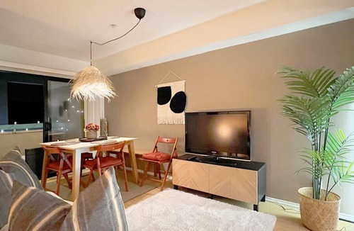 Wilshire Montana Apartment | Chic Retreat by Santa Monica Beach California