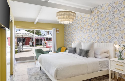Warm Sands Hotel | Entire Boutique Hotel · Palm Springs · Sleeps 22