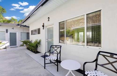 Historic Tennis Club Condo | Luxurious Tennis Club Bungalow 2 with Mountain Views and Walks to Downtown Palm Springs!