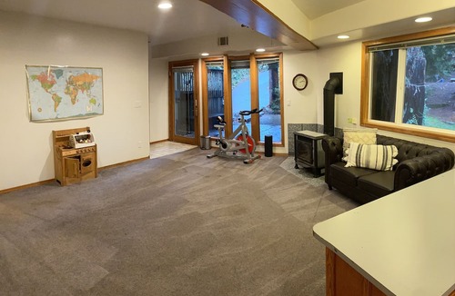 Fortuna House | Large house Up in the Redwoods perfect for large families. Pet friendly.