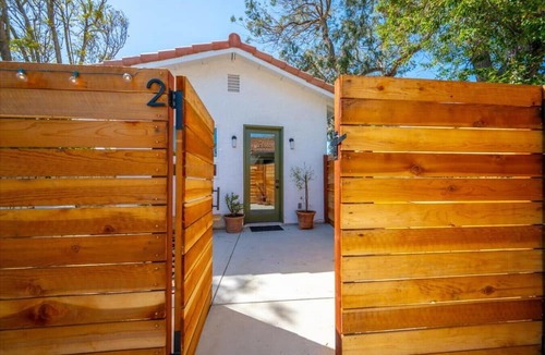 Santa Maria Apartment | Stunning Guesthouse with Private Entry & Courtyard