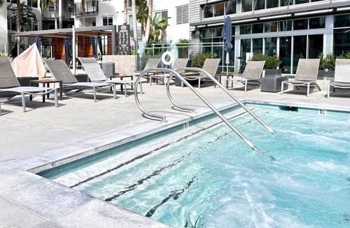Santa Ana Apartment | The Mandarin @ Main Place - FIFA Ready!