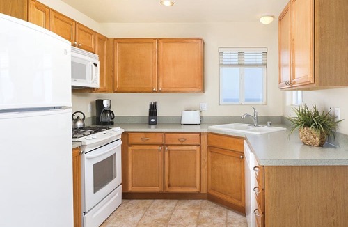 Marina Resort | Charming 2BDRM, Fireplace, W/D, SPA, Pool, hot tub, on OCEAN with beach access
