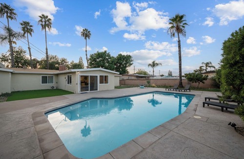 Lakeside House | San Diego Lake home 4 Bd/Bath with heated pool, hot tub and golf!
