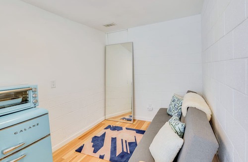 Los Angeles Apartment | 5 Mi to Dtwn Los Angeles: Apt w/Outdoor Space!