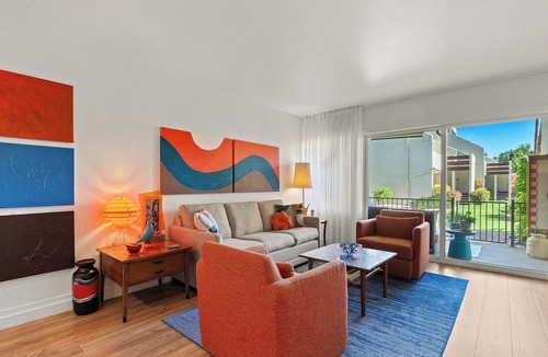 Twin Palms Condo | Smoketree Original: Contemporary Condo Next to Smoke Tree Shopping Center
