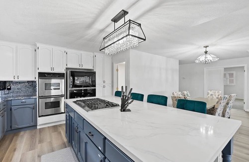 Discovery Bay House | 5 Star Rated Waterfront Oasis - Private boat dock