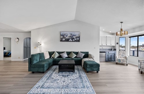 Discovery Bay House | 5 Star Rated Waterfront Oasis - Private boat dock