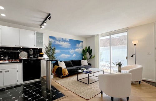 Wilshire Montana Apartment | Seabreeze Hideaway one bedroom