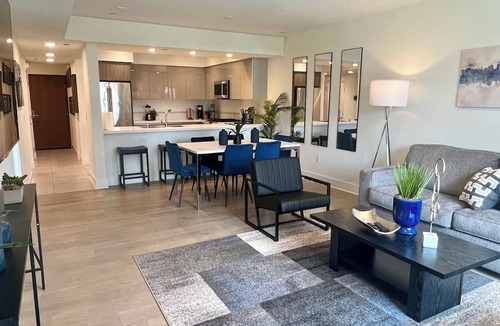 West Los Angeles Hotel | Oasis 3 BR steps from Century City Mall w/Parking & Washer/Dryer