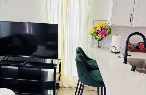 Manteca House | Charming 2-bedroom house with WiFi, AC in Manteca