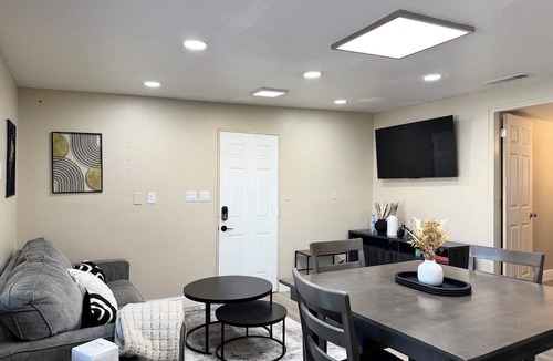 Hanford Apartment | Modern Unit with King Bed in Hanford