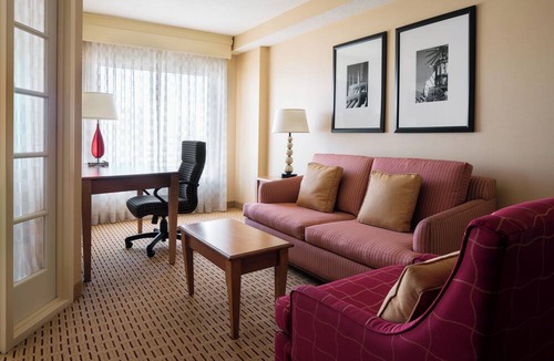 Anaheim Resort Hotel | 2 Units - Resort-Style Stay Near Disneyland, OC Beaches & Anaheim Convention