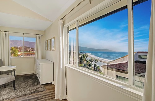 East Mesa Condo | Updated Penthouse! Steps from the sand at Leadbetter Beach, pool, spa, BBQ and more!