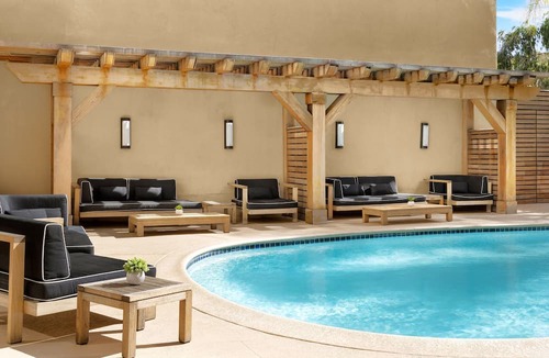 Calabasas Hotel | A Place You'll Surely Enjoy! Outdoor Pool, Minutes to Calabasas Open Space Park