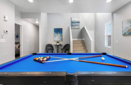 Rhodes Ranch House | 5BR Home w/Hot Tub & Pool Table | Modern Luxury
