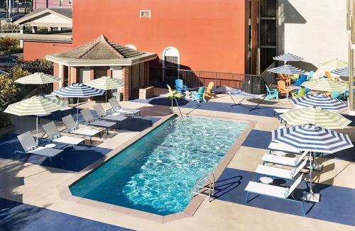 Fisherman's Wharf Hotel | Serene Two Queens, Caza, Steps from Waterfront, Chic Room