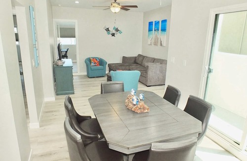 Peninsula Condo | Beach and Bay, Steps to Water, World Cup, Sleep 6