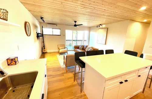 Sylvia Park Apartment | Spacious 3-bedroom/2 bath apartment in Topanga Hills with AC