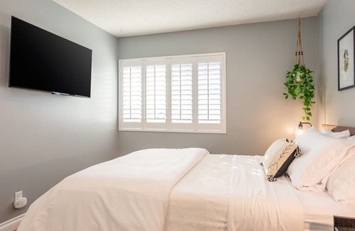 La Palma Apartment | Private 4-bedroom pool home with 2 primary suites with heated pool, jacuzzi, fire pit, and outdoor dining. Minutes to Disneyland, Knott’s, and Orange County beaches.