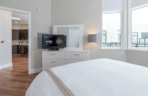 Shoreline West Apartment | Global Luxury Suites at Mountain View