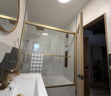 Reseda Bed & Breakfast | Stagg Street Reseda Pool Rooms