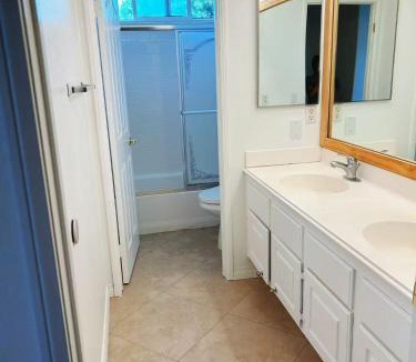 Eastvale House | Spacious Master Suite Private Bath Walk-In Closet
