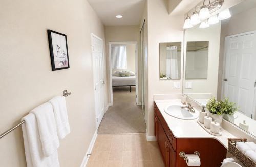 Marina del Rey House | Premium Private Bedroom & Bathroom in Shared Apartment - HotTub Pool Gym Sauna Gym
