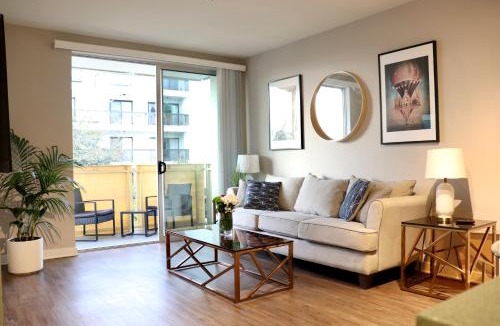 Wilshire Montana Apartment | Heart of Santa Monica Promenade Studio Free Parking