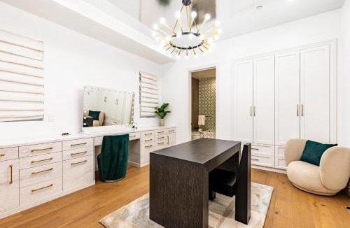 Tarzana Apartment | Otis Ave