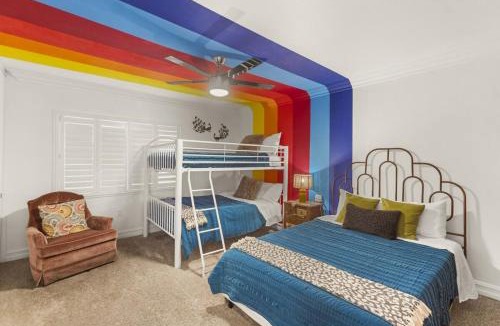 Las Vegas House | Iconic Vegas Villa : Heated Pool| Movie Room