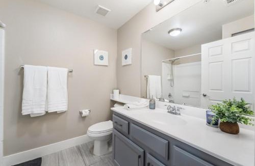 Rhodes Ranch Apartment | 2 BR Vegas Oasis Pool Parking Near Strip