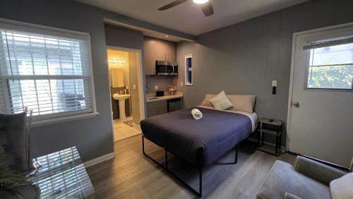 Melrose Apartment | Cozy Hollywood Studio with Kitchenette near Hollywood Sign and Walk of Fame