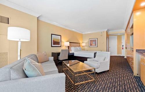 Las Vegas Apartment | Newly Renovated Exquisite Trump Studio 1712 Great Views
