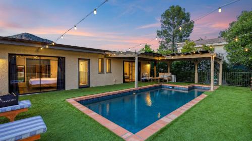 Agoura Hills House | The Lake House At Malibu by AvantStay