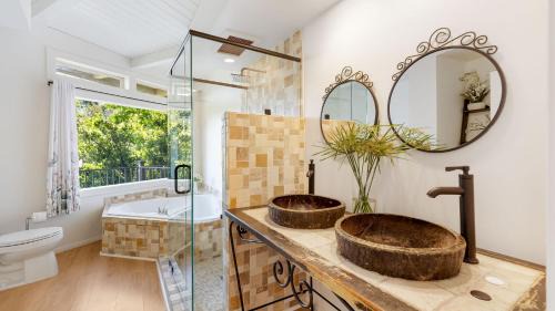 Agoura Hills House | The Lake House At Malibu by AvantStay