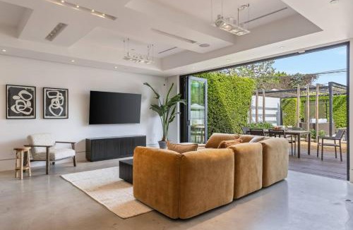 West Los Angeles House | 4BR Modern Oasis with Heated Pool Near SoFi Metro