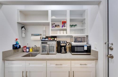 Alhambra Apartment | 2 Blocks to Main St Foodies Paradise in Alhambra